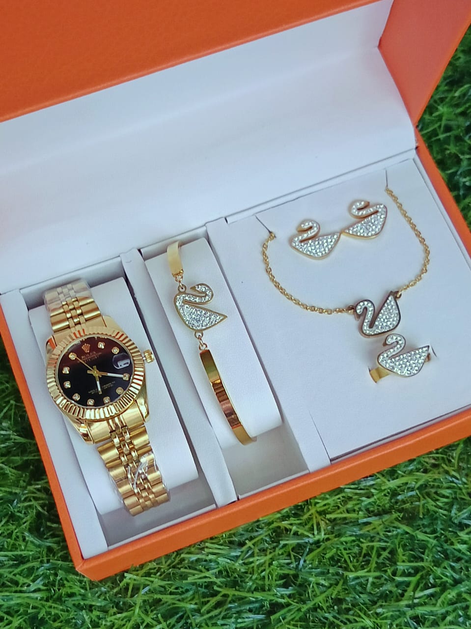 Lustre & Time Women’s Watch – Elegant Quartz Wrist Watch for Women, Stylish Design – UAE