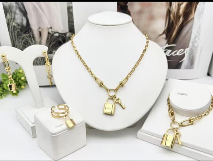 Lockara™ Padlock & Key Jewelry Set in UAE – Necklace, Bracelet, Earrings & Adjustable Ring for Women, Love & Fashion Statement